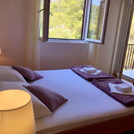 Chamberlain 3* Milna (Hvar)