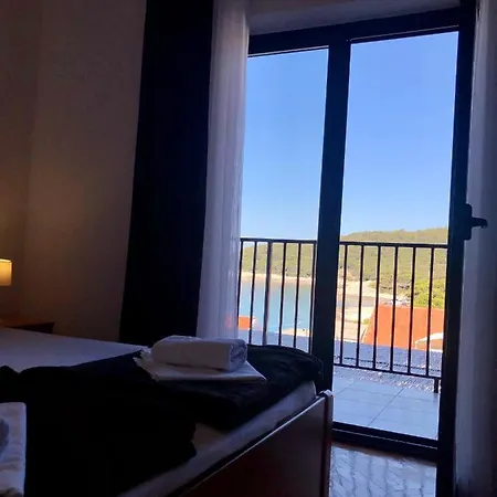 Chamberlain 3* Milna (Hvar)